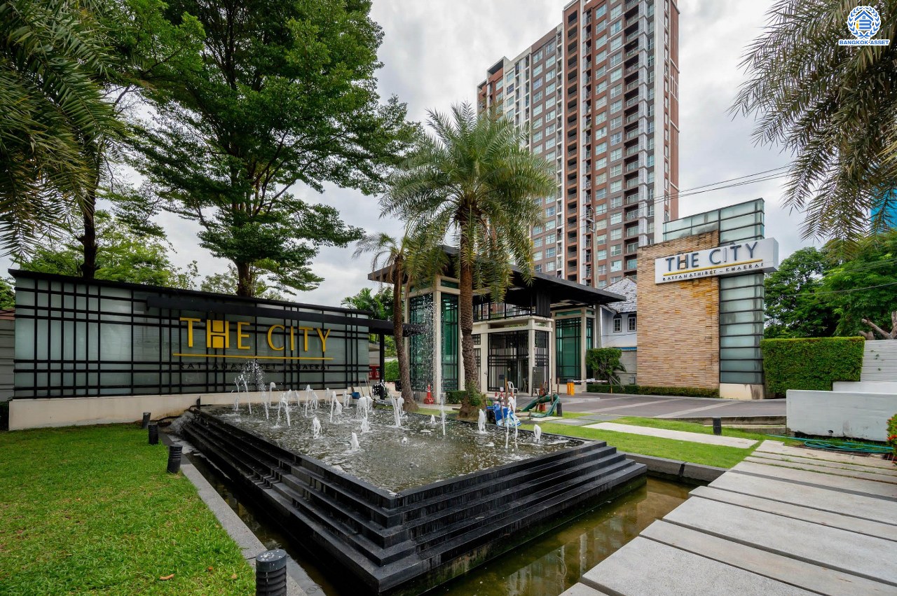 บ้านมือสองตกแต่งใหม่ โครงการ เดอะซิตี้ รัตนาธิเบศร์-แคราย เนื้อที่กว่า 62.4 ตร.ว. พื้นที่ใช้สอย 190.81 ตร.ม. พร้อมฟังก์ชัน 3 ห้องนอน 3 ห้องน้ำ จอดรถได้ 2 คัน บนทำเลศักยภาพ ติดถนนรัตนาธิเบศร์ เชื่อมต่อถนนงามวงศ์วาน, ถนนติวานนท์, ถนนเลี่ยงเมืองนนทบุรี ทำเลใจกลาง 2 เซ็นทรัล ใกล้รถไฟฟ้าสายสีม่วง "สถานีสะพานพระนั่งเกล้า" และจุดขึ้นทางด่วน "งามวงศ์วาน"